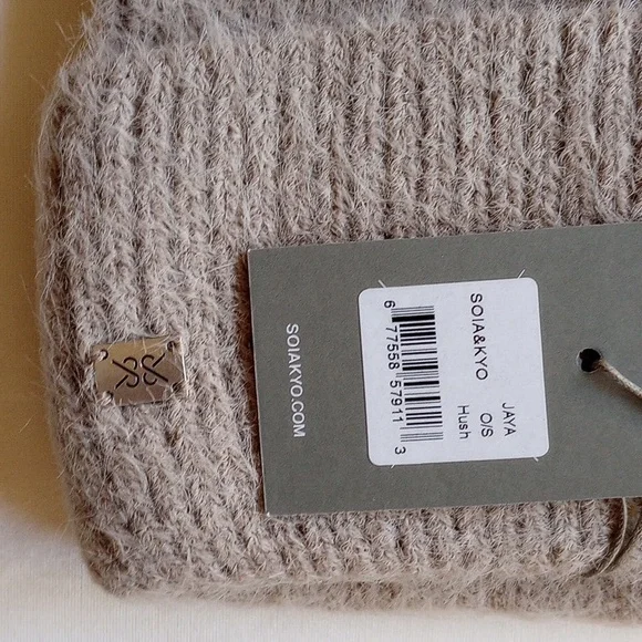 NWT Soia & Kyo Jaya Fuzzy Rib Knit Beanie Cap OS Hush Beige - Picture 4 of 9